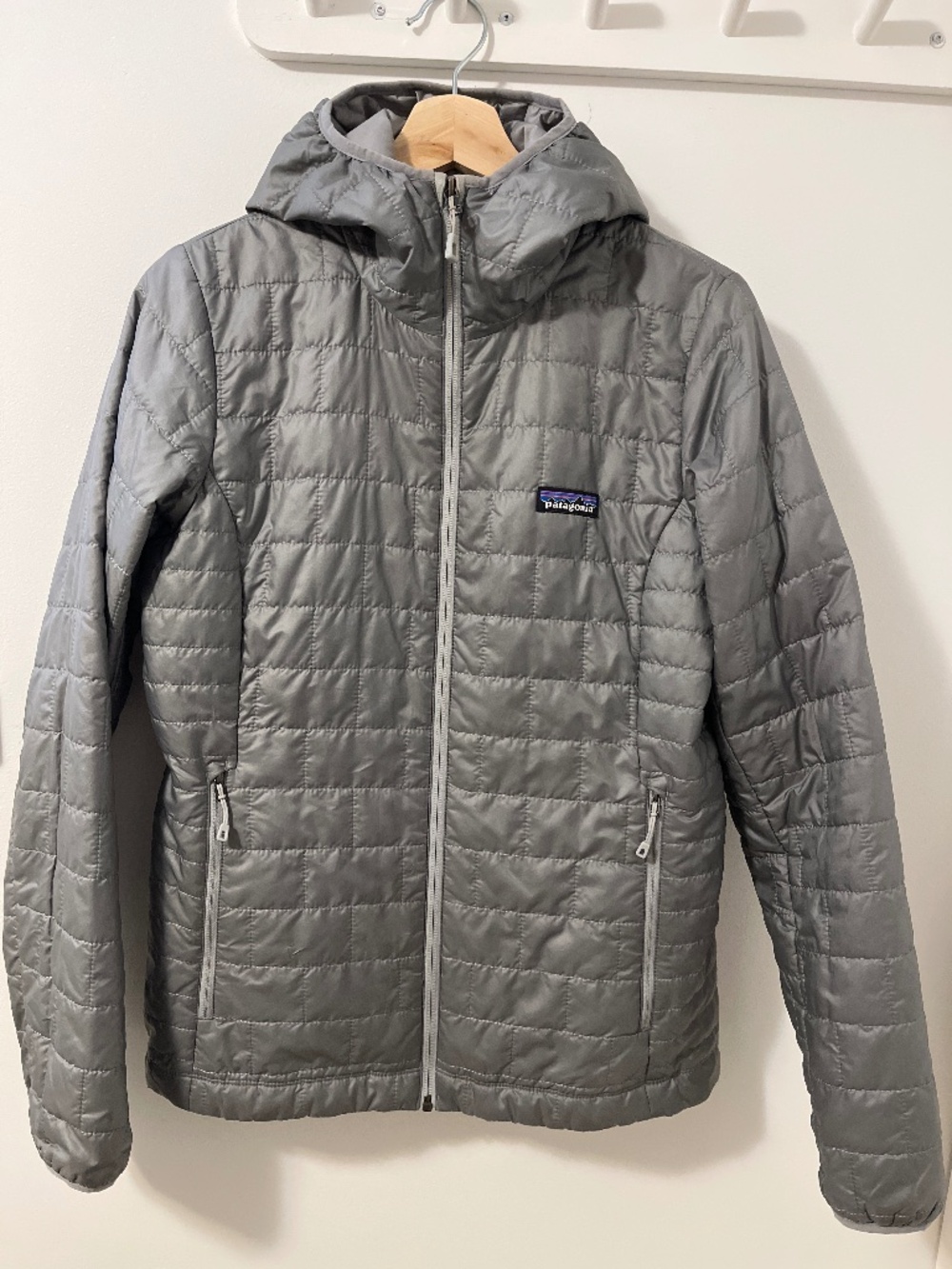 Patagonia Nano Puff hooded jacket - W medium